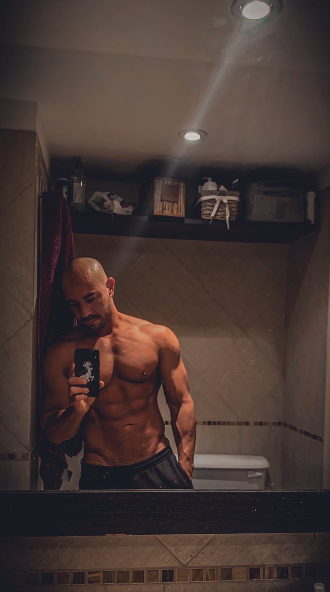 tebyavalos's tweet photo. 🪞👨🏼‍🦲 🤳🏻 https://t.co/ELmm2P9cCT