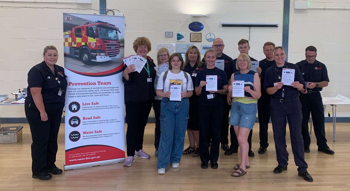 willows24's tweet photo. Today @ECFRS are back in #Greenstead #Colchester knocking on doors to make our community #SafeWellSecure Working with partners @IndependentAge @UnitedInKindSX @Community360org @EPColchester @yourcolchester Pop and see me & Liam from @SaferEssexRoads for free advice at The Centre https://t.co/4CobDuOAYT