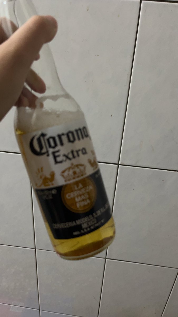 好好笑 為了開這 然後就被蓋子彈到

還是瓶蓋的形狀 https://t.co/ZIFE3NW972