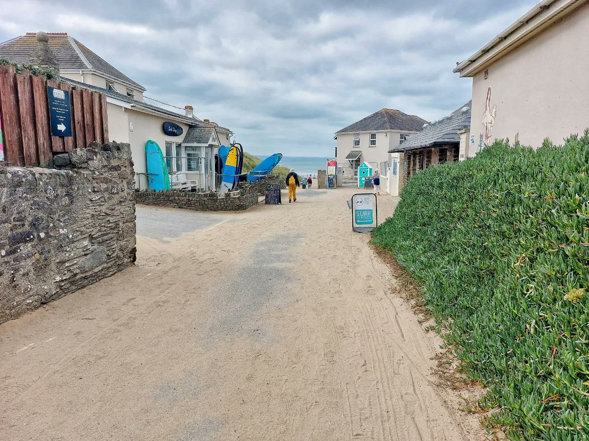 Open door policy....😉🏄‍♀️🤙🏼 The SSW HQ that will hopefully jog some lovely memories of your happy summer surf lessons. ☀️ What do you remember most about your first surf lesson? Let us know in the comments below 🏄‍♀️🙏🌊✨️🤙🏼🥳 #surfcroyde #surfschoolofexcellence #home #Croyde