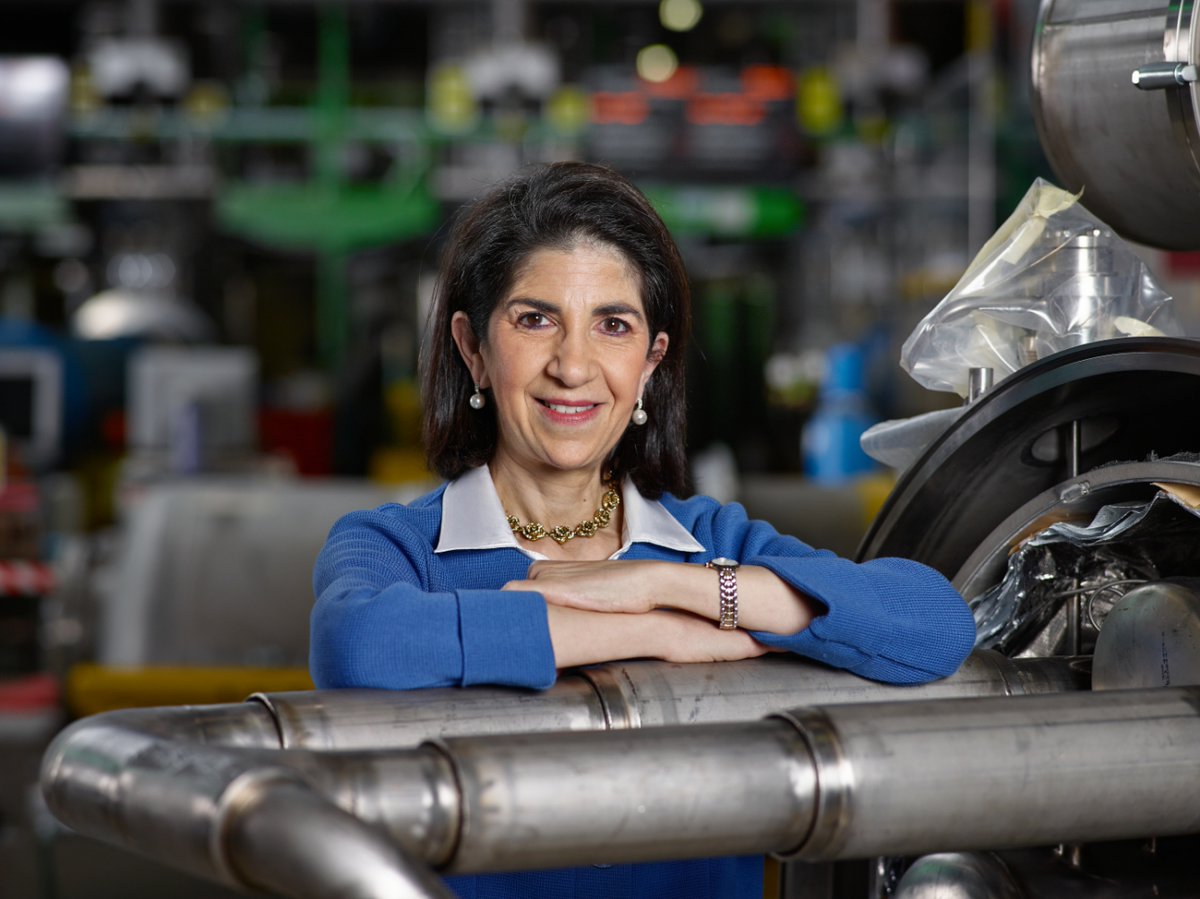 CienciaULL's tweet photo. 📢 #Taldíacomohoy de 1960, nace Fabiola Gianotti👩🏾‍🔬, física de partículas⚛️y portavoz del experimento ATLAS (#ATLASexperiment)🔬en el Gran colisionador de hadrones (#CERN).

🔎¡Conoce más acontecimientos, en nuestro calendario! https://t.co/xyUqyaCqKL https://t.co/PMUxaUPtkF
