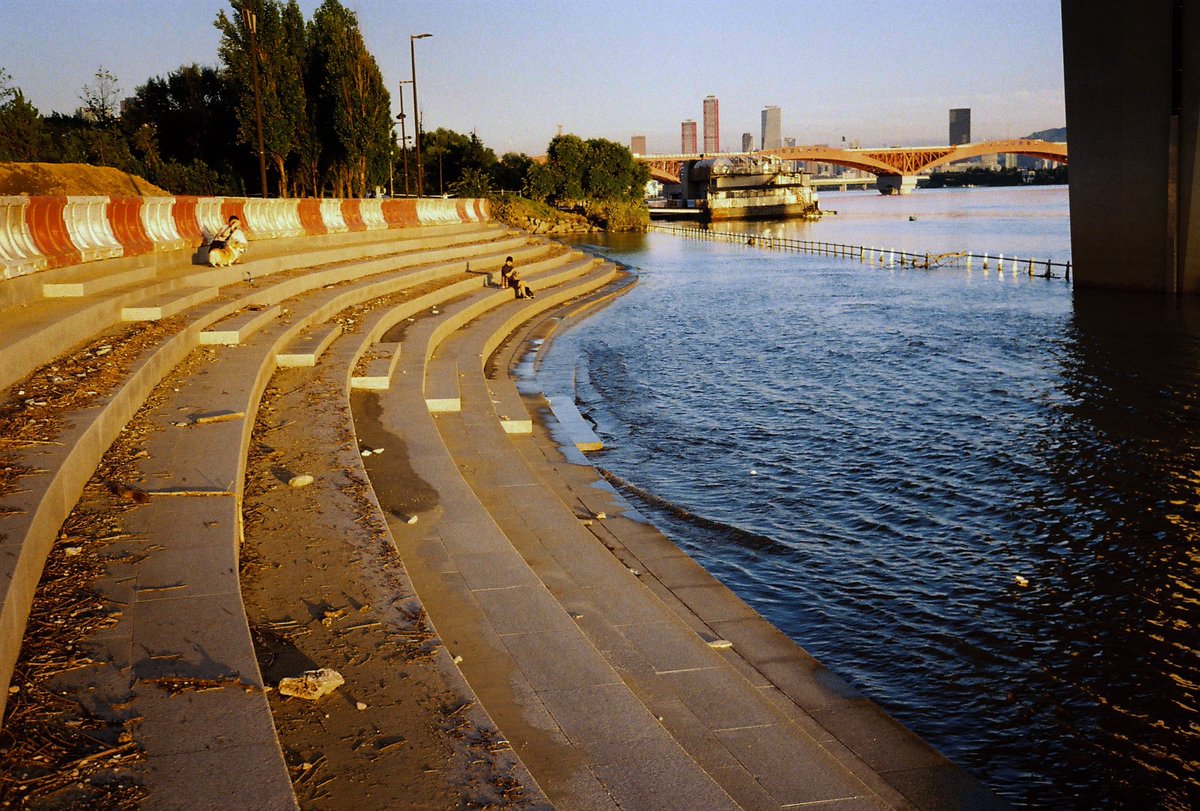 Following the floods, the surrounding are submerged

<a href="/Kodak/">Kodak</a>  
#PhotoOfTheDay #PhotoOfTheDay #camera #카매라 #SouthKorea  #서울 #iseoulu #streetvision #서울여행 #산책 #filmphotography #사진작가 #사진 #rollei

Korea, Seoul
ROLLEI 35S Ultramax400 #35mmfilm
© Maxime Siellez