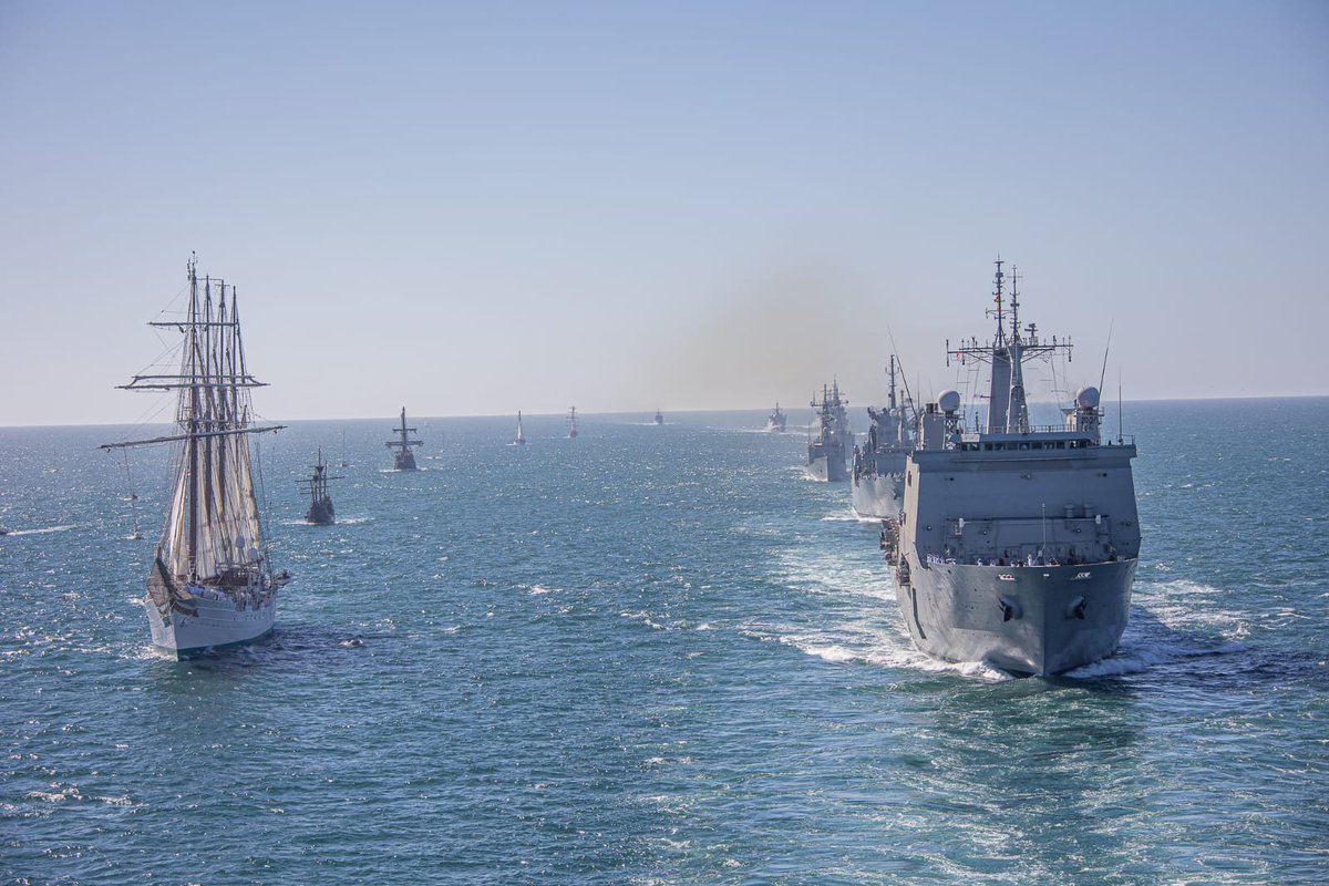 Os compartimos más imágenes impresionantes de la gran jornada de hoy, en la que conmemoramos los 500 años de la llegada de #JuanSebastiánElcano a Sanlúcar de Barrameda tras completar la 1ª circunnavegación al globo.

#SomosLaArmada🇪🇦⚓