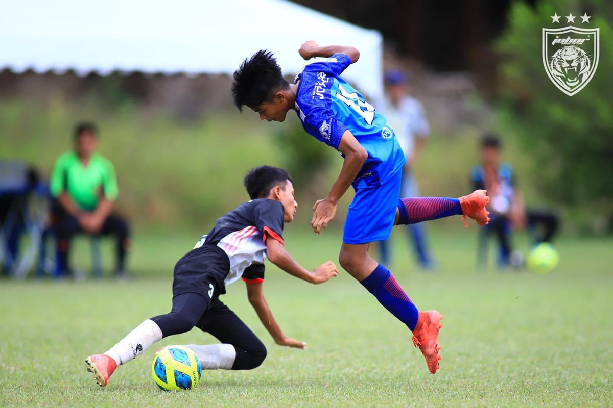 OfficialJohor's tweet photo. KEJOHANAN BOLASEPAK MSSM 2022 | 6 SEPTEMBER 2022

𝗤𝗨𝗔𝗥𝗧𝗘𝗥-𝗙𝗜𝗡𝗔𝗟

• JDT U12 [2-0] MSS KEDAH U12

• JDT U15 [3-0] MSS SELANGOR U15

• JDT U17 [5-0] MSS MELAKA U18

[1/2] https://t.co/tVsylowIBs