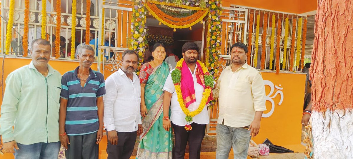 TSR4BJPIndia's tweet photo. ఈరోజు మైలర్ దేవ్ పల్లి డివిజన్ పరిధిలోని ప్రేమావతి పేట్ లో వినాయక నవరాత్రులు సందర్బంగా పూజ, మరియు అన్నప్రాసదా కార్యక్రమంలో పాల్గొనడం జరిగింది.
#Thokalasrinivasreddy #BJPTelangana #mailerdevpally #RajendraNagar
#BJPCorporator #ganeshpooja #Hyderabad https://t.co/xMbZSI5eWU