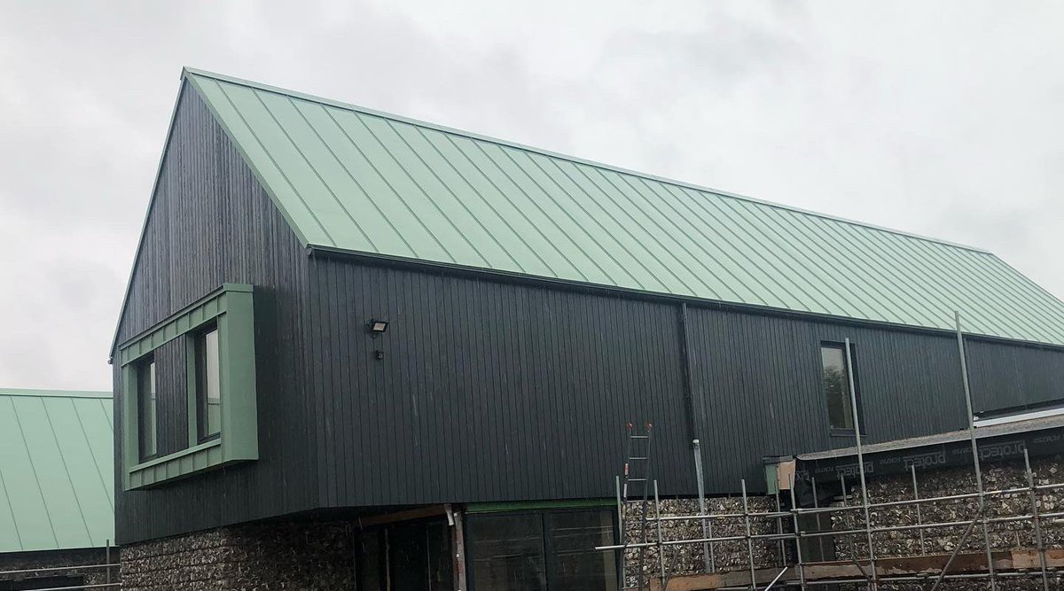 QMServicesLimi1's tweet photo. Greencoat PLX ‘Silver Fir’ coated steel to roof and bay window
@SSAB_AB supplied by @metal_solutions https://t.co/Np3hxVtpLr