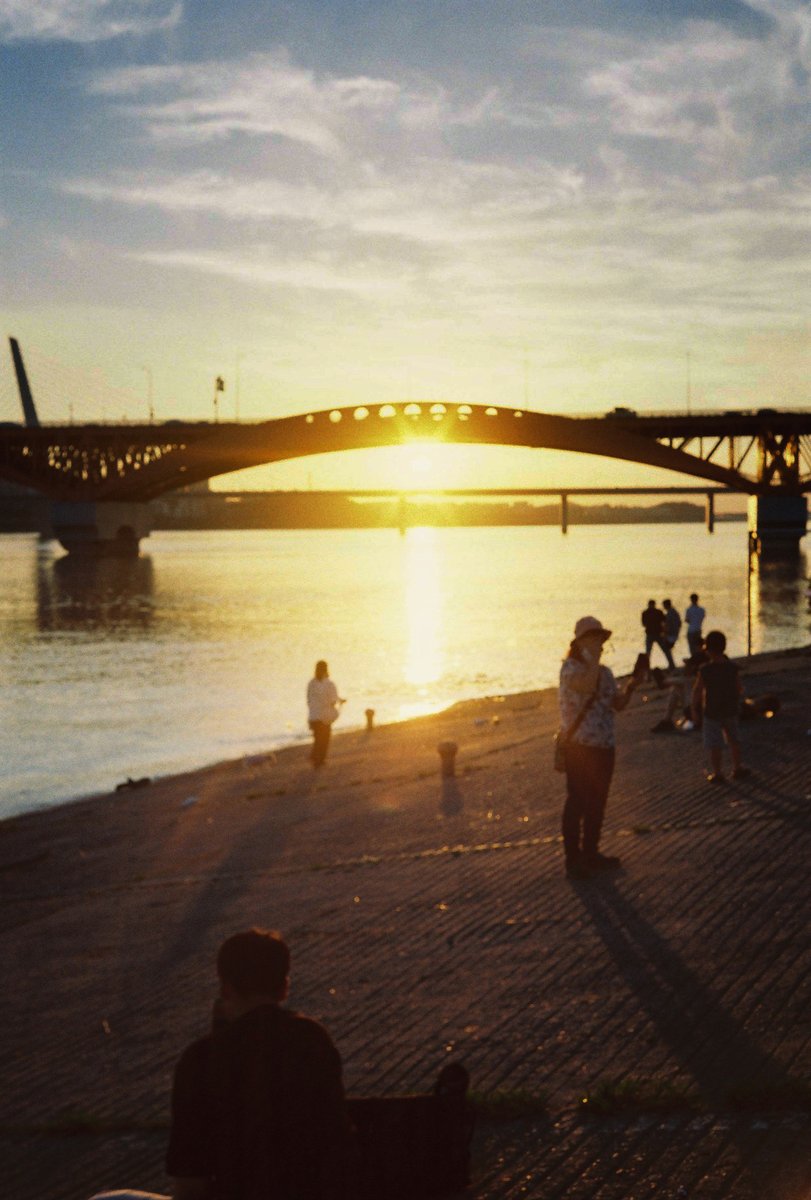 - The river is looking nice.

<a href="/Kodak/">Kodak</a> 

#PhotoOfTheDay #PhotoOfTheDay #camera #카매라 #southkorea #seoul #서울 #iseoulu #streetvision #서울여행 #산책 #filmphotography #사진작가 #사진 #rollei

Korea, Seoul
ROLLEI 35S Ultramax400 #35mmfilm
© Maxime Siellez