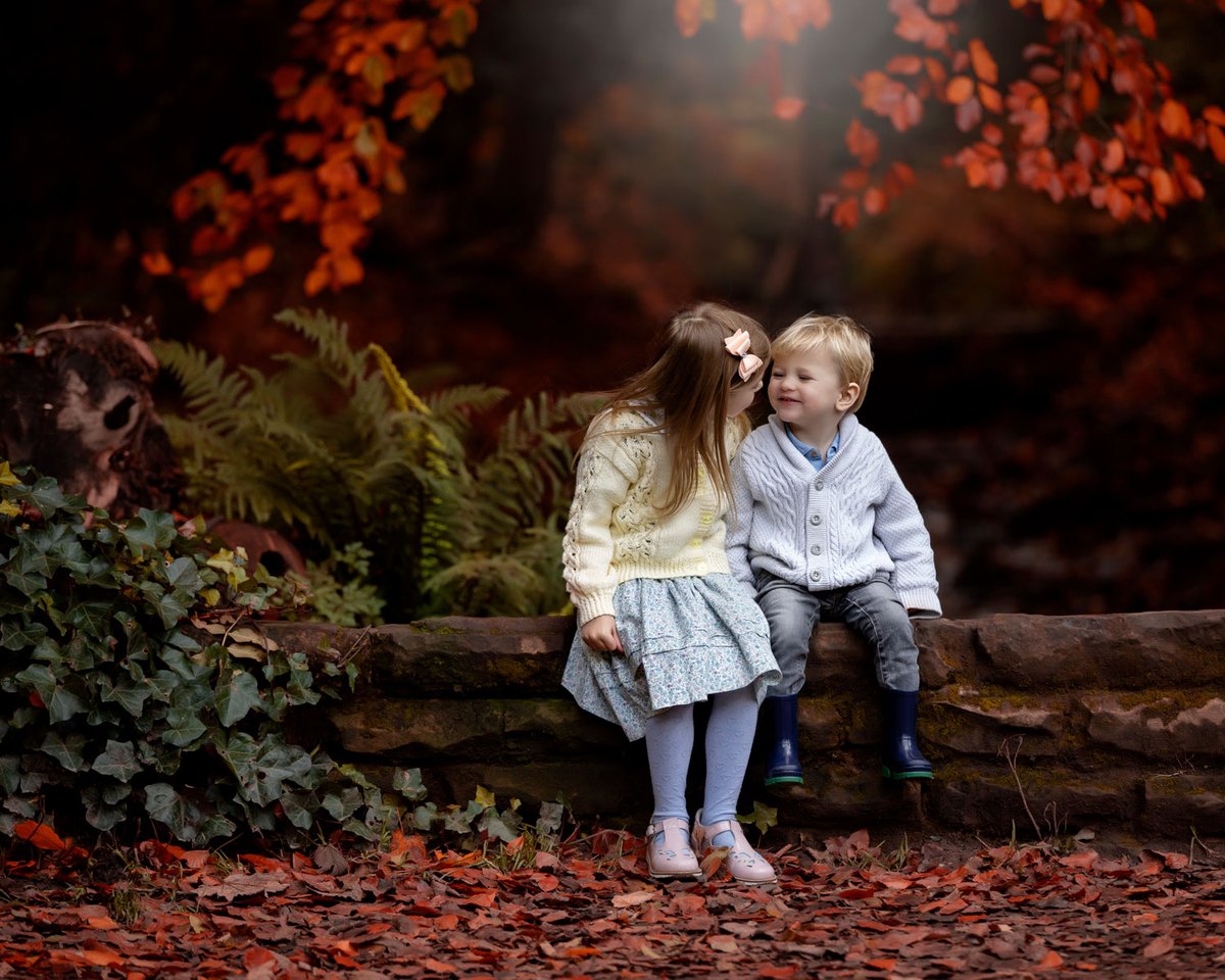 MeaganSarahPics's tweet photo. Autumn is my most favourite time of year for outdoor portraits. What about you? 🍁 #Autumnvibes #portraitphotography #roundhaypark https://t.co/FyQkCqRZpm