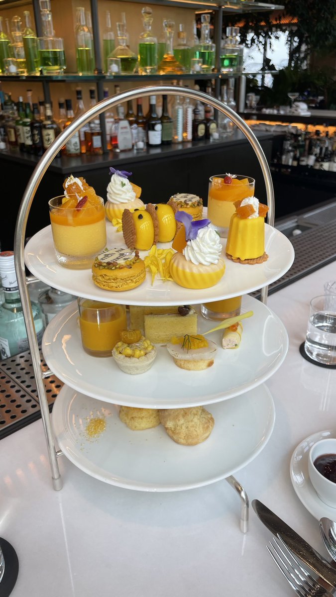 R_invisalign's tweet photo. Bright Summer Edition Afternoon Tea💛 https://t.co/dp2FxUmDNL