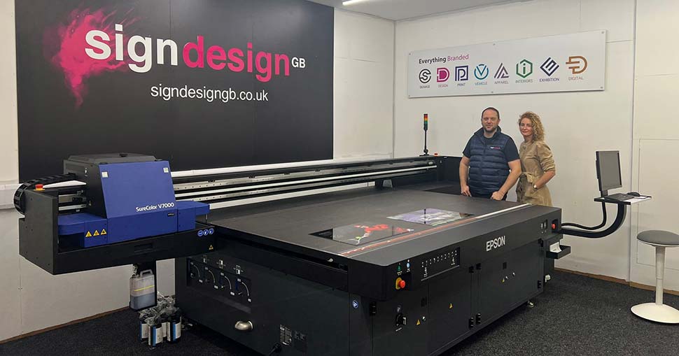 LFRnews's tweet image. .@EpsonUK SureColor SC-V7000 install expands in-house capabilities
lfr.news/3BgbesV

#EpsonUK #PrinterInstall #PrintingIndustry #WideformatPrinting