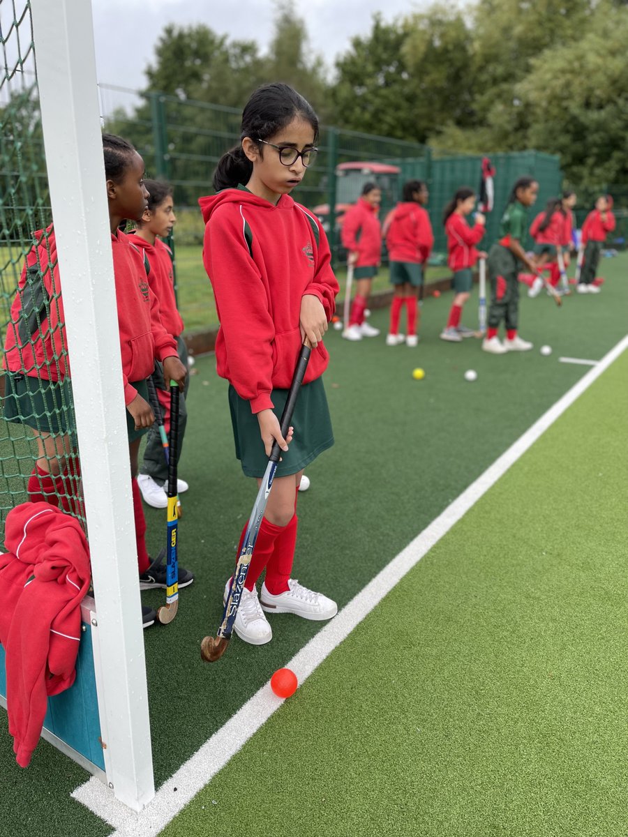 HallfieldSport's tweet photo. Year 6 girls worked on dribbling skills this morning in their games lesson. We developed their speed with and without the ball and ball placement when running. 🏑🏑@HallfieldSchool @HallfieldSport #HallfieldSport #GamesLesson #HockeySeason #DribblingSkills https://t.co/Dg2XxCynNT