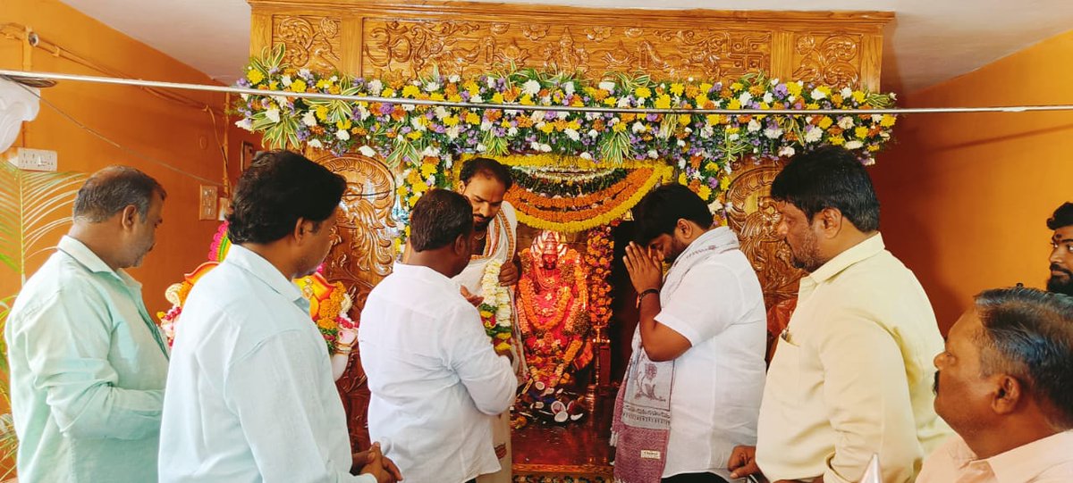 TSR4BJPIndia's tweet photo. ఈరోజు మైలర్ దేవ్ పల్లి డివిజన్ పరిధిలోని సాయి బాబా నగర్ లో వినాయక నవరాత్రులు సందర్బంగా పూజ, మరియు అన్నప్రాసదా కార్యక్రమంలో పాల్గొనడం జరిగింది.
#Thokalasrinivasreddy #BJPTelangana #mailerdevpally #RajendraNagar
#BJPCorporator #ganeshpooja #Hyderabad https://t.co/tGkA9V3Qz3