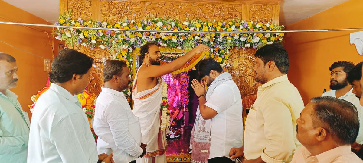 TSR4BJPIndia's tweet photo. ఈరోజు మైలర్ దేవ్ పల్లి డివిజన్ పరిధిలోని సాయి బాబా నగర్ లో వినాయక నవరాత్రులు సందర్బంగా పూజ, మరియు అన్నప్రాసదా కార్యక్రమంలో పాల్గొనడం జరిగింది.
#Thokalasrinivasreddy #BJPTelangana #mailerdevpally #RajendraNagar
#BJPCorporator #ganeshpooja #Hyderabad https://t.co/tGkA9V3Qz3