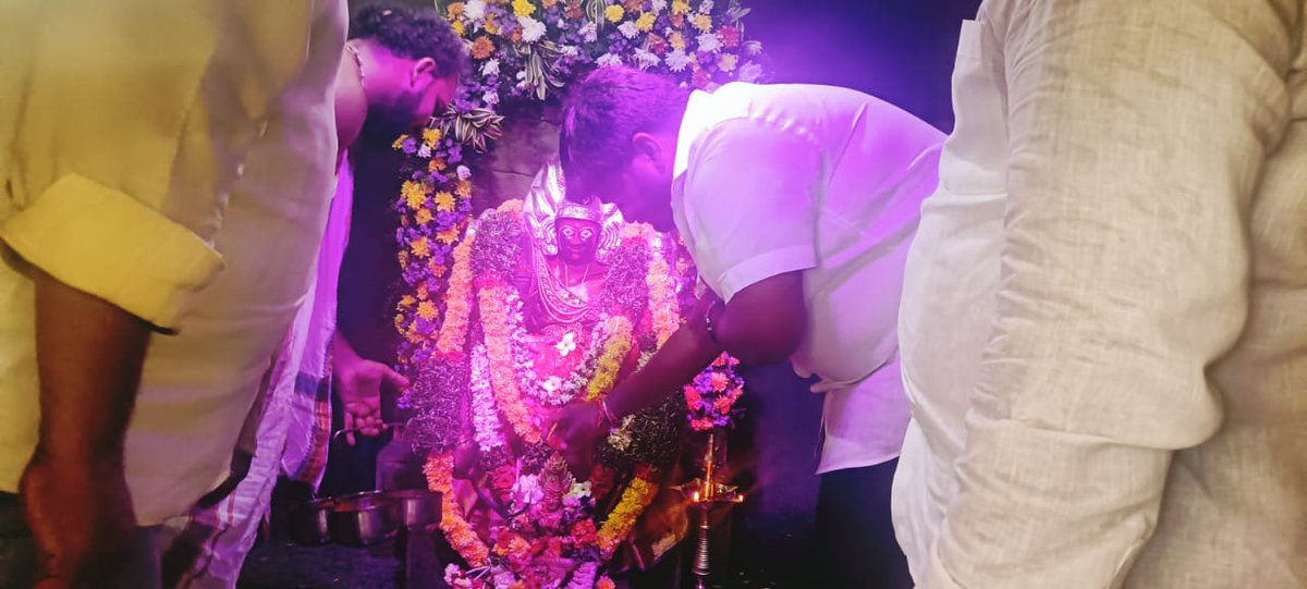 TSR4BJPIndia's tweet photo. ఈరోజు మైలర్ దేవ్ పల్లి డివిజన్ పరిధిలోని సాయి బాబా నగర్ లో వినాయక నవరాత్రులు సందర్బంగా పూజ, మరియు అన్నప్రాసదా కార్యక్రమంలో పాల్గొనడం జరిగింది.
#Thokalasrinivasreddy #BJPTelangana #mailerdevpally #RajendraNagar
#BJPCorporator #ganeshpooja #Hyderabad https://t.co/tGkA9V3Qz3
