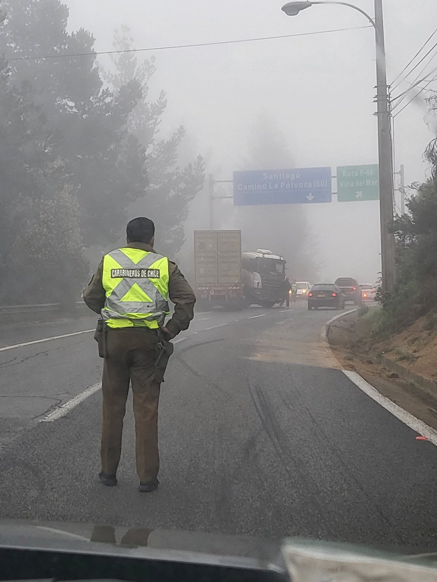 telodicelacony's tweet photo. #accidente salida ruta las palmas hacia curauma. Alta congestión  @sitiodelsuceso @AlertaNoticiasV @Alerta_V_Costa https://t.co/ELTROqiJf0