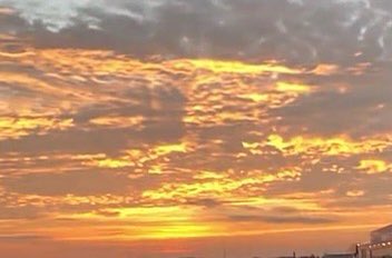 Courtpate's tweet photo. How can you see stuff like this and say there is no God!?  He’s showing off this morning. https://t.co/kG9URFNbPs