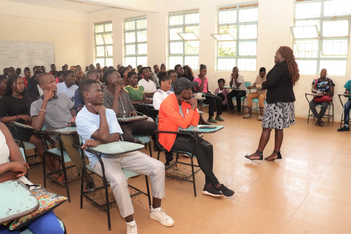 MMUST_Kenya's tweet photo. #Officials from the Department of Journalism and Mass Communication meet their students ahead of #lectures.
#UniversityofChoice #SeptemberIntake2022 #newstudents #Tuesdayvibes #IChooseMMUST https://t.co/zVTHpH3bzR