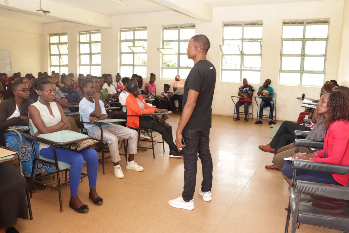 MMUST_Kenya's tweet photo. #Officials from the Department of Journalism and Mass Communication meet their students ahead of #lectures.
#UniversityofChoice #SeptemberIntake2022 #newstudents #Tuesdayvibes #IChooseMMUST https://t.co/zVTHpH3bzR
