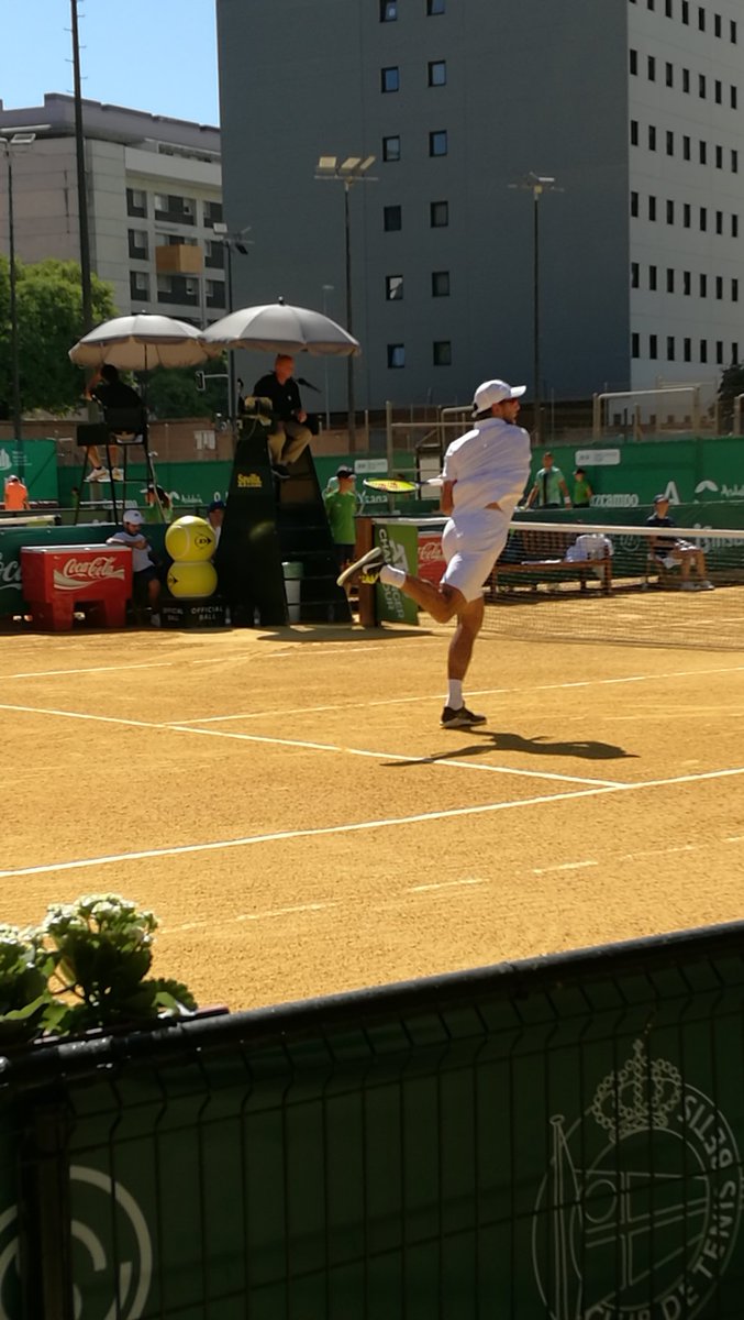 TenissPassion's tweet photo. J. Janowicz vence a Ferreira Silva 7-6 6-1 en un partido en el que fue de menos a más. @CopaSevillaCh https://t.co/95n5nO320h