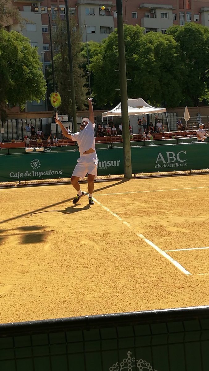 TenissPassion's tweet photo. J. Janowicz vence a Ferreira Silva 7-6 6-1 en un partido en el que fue de menos a más. @CopaSevillaCh https://t.co/95n5nO320h