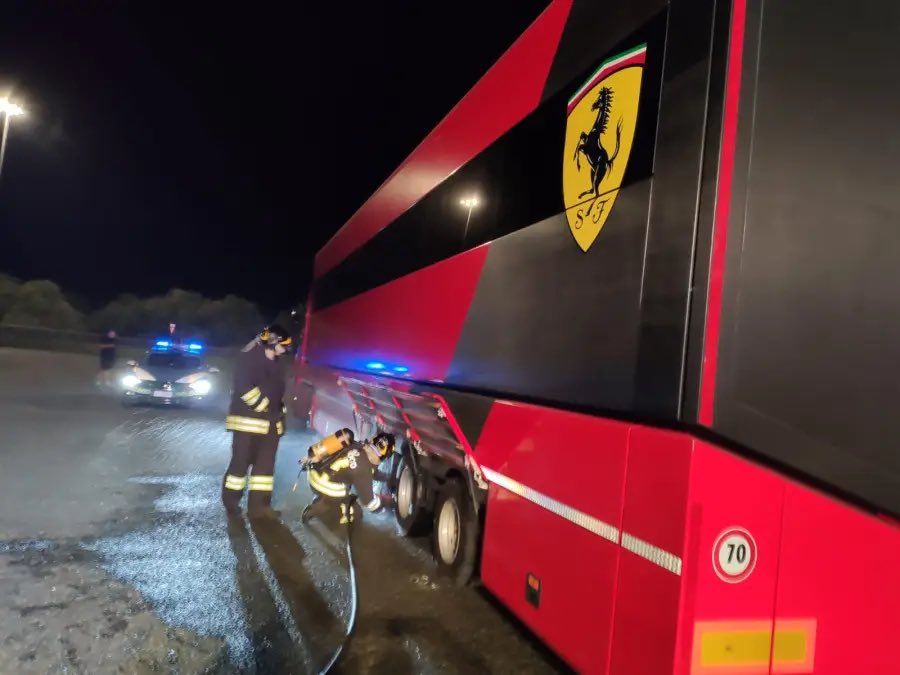 FDataAnalysis's tweet photo. The race weekend hasn’t started yet, but Ferrari is already having problems 🤯

The truck bringing the engines from Zandvoort to Monza caught on fire due to the brakes overheating!

Ferrari really cannot catch a break 😭
#F1 #ItalianGP #Monza https://t.co/NDitsBZsFs