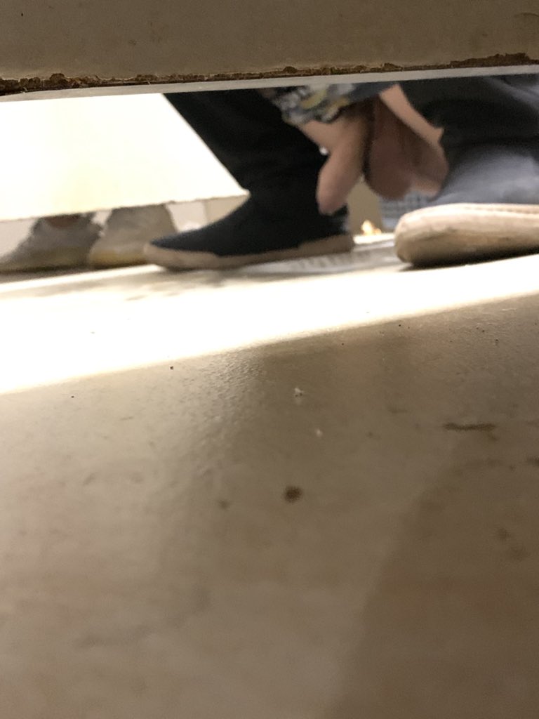 鸟洞偷拍直男大吉吧  是不是看着就很可口