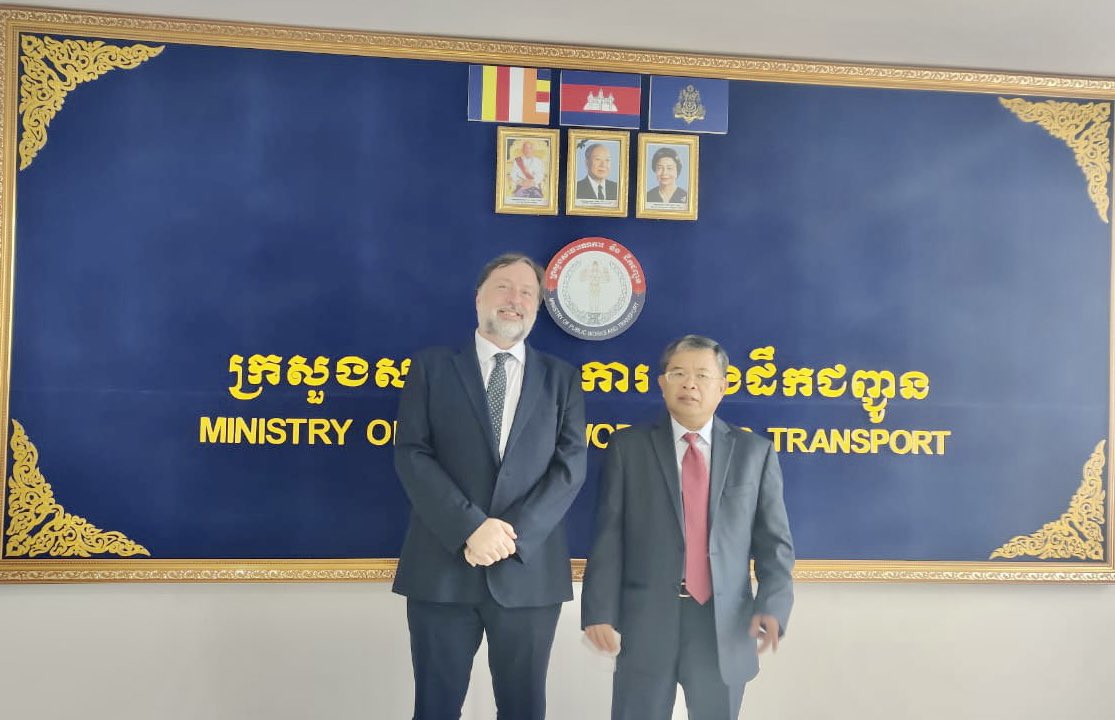 ukincambodia's tweet photo. @kenofl had great discussions with MPWT regarding the development of a much anticipated #EV infrastructure in 🇰🇭.

We were also excited to have a personal tour of #TADA ONiON Mega Station in Phnom Penh. A big thank you to the #ONiON team for their warm welcome. https://t.co/TSG2lKj3YC
