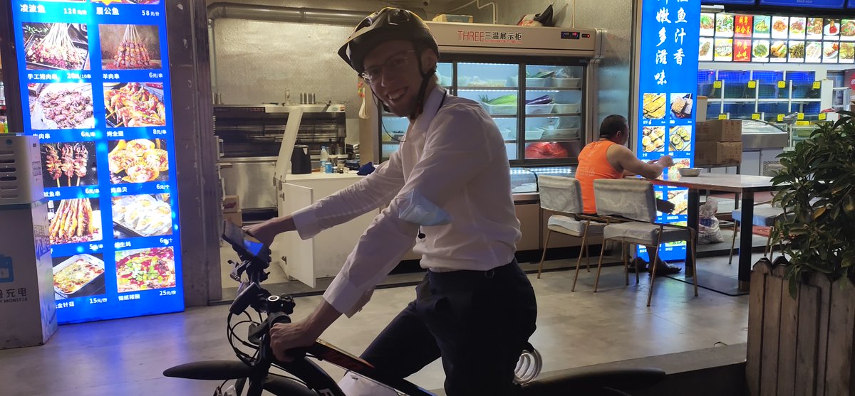 PavloDral's tweet photo. Video conferencing on a bicycle
#MLQCDyn #MLQC4Dyn https://t.co/HsLdy7m2eV