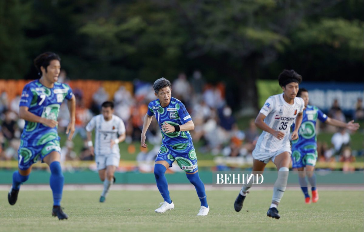 voshans's tweet photo. De 55-jarige Kazuyoshi #Miura voetbalde na ruim 3 maanden weer in het shirt van #Suzuka #PointGetters op het vierde niveau in zijn vaderland #Japan. ‘s Werelds oudste actieve #profvoetballer zegevierde met zijn club over het door Johan #Cruijff geïnspireerde #Veertien #Mie (2-0). https://t.co/kKK2Mf9hKW