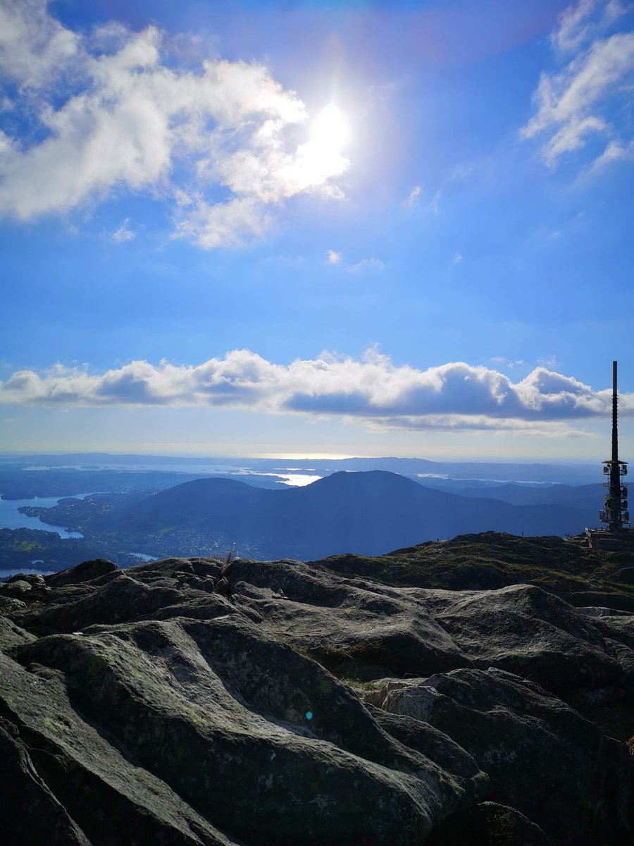 _WavesOfChange_'s tweet image. The lack of tweets is due to our social media bod @WalkerTrivett off gallivanting round #Norway at a #Palaeoceanography conference - brace yourselves for some ancient ocean and climate insights in the coming week!
@GW4plusDTP @BristolUni @cabotinstitute @UniofExeter @NERCscience