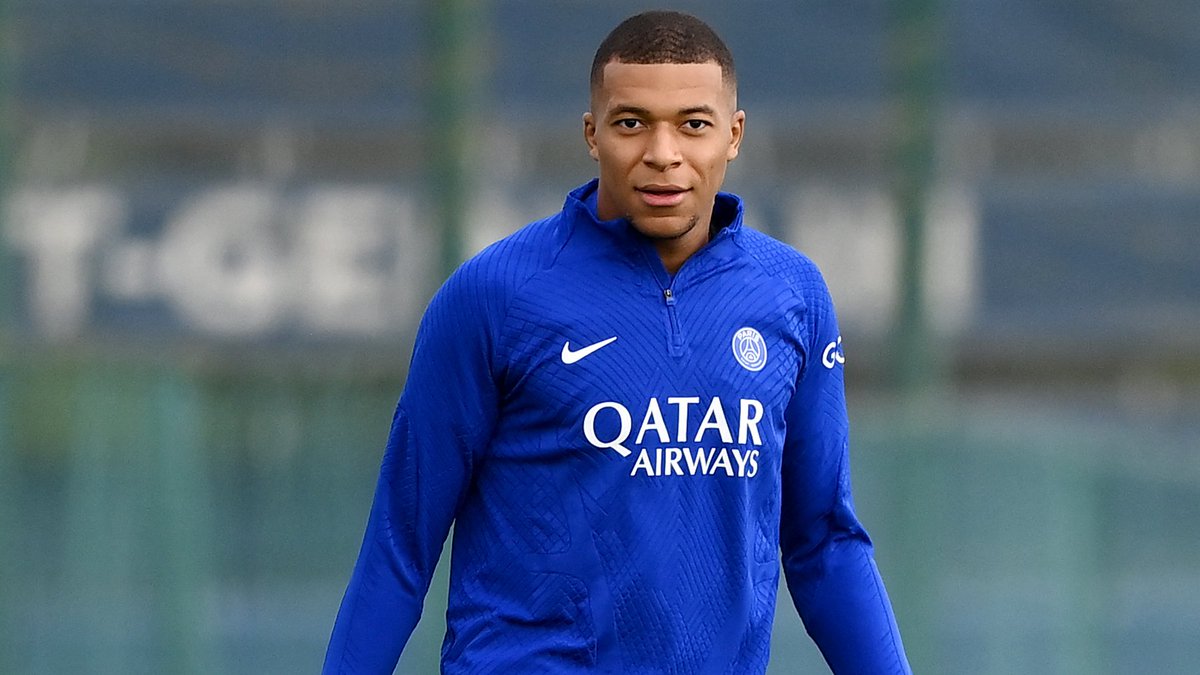 Las cifras de la renovación de Mbappé, según la información del <a href="/nytimes/">The New York Times</a>:

📌 Salario de 251 millones de euros por tres temporadas, a 83,6 millones por año.

📌 Bono de firma de 125 millones, el mayor realizado a un jugador sin contrato en la historia del deporte.
