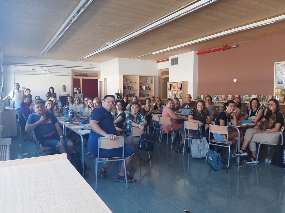 Ins_SerradeNoet's tweet photo. Últim claustre per acabar de preparar la jornada de demà! Tot a punt per retrobar-vos! https://t.co/7si03PPZko