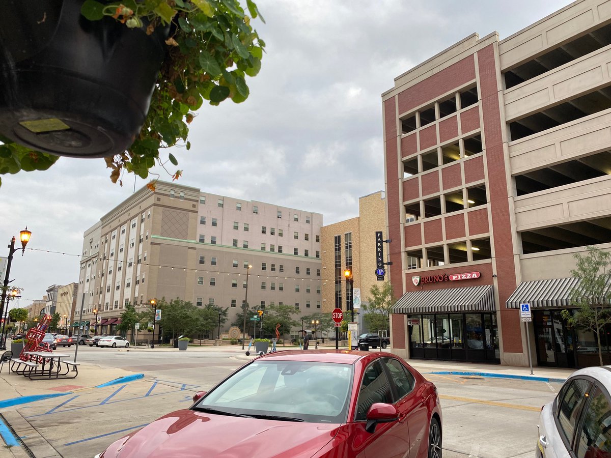 Summer Horan ABC57 (@summerhorantv) on Twitter photo Out the door: are you noticing or experiencing labor shortages?🤔
Several Michiana businesses say Labor Day put the worker shortage issue front and center.
<a href="/emilyarnoldtv/">Emily Arnold</a> is live in <a href="/DTSouthBend/">Downtown South Bend</a> with what one small business is doing to entice & retain employees💵 Out the door: are you noticing or experiencing labor shortages?🤔
Several Michiana businesses say Labor Day put the worker shortage issue front and center.
<a href="/emilyarnoldtv/">Emily Arnold</a> is live in <a href="/DTSouthBend/">Downtown South Bend</a> with what one small business is doing to entice & retain employees💵
