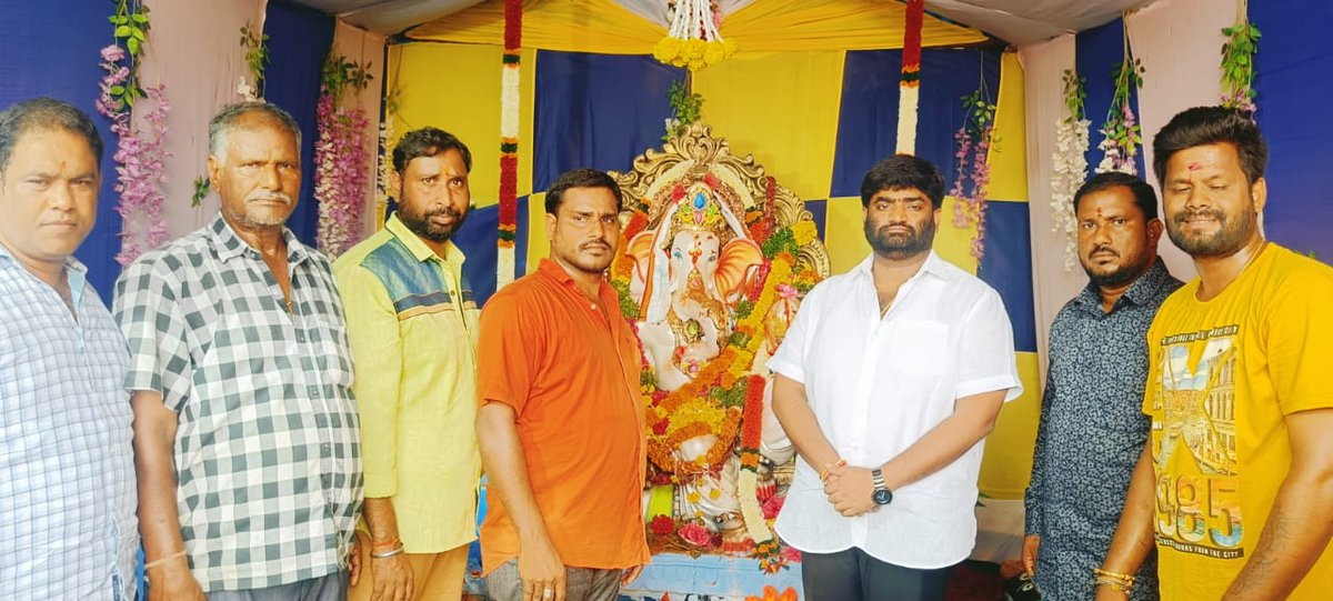 TSR4BJPIndia's tweet photo. మైలర్ దేవ్ పల్లి డివిజన్ ఆనంద్ నగర్లో వినాయక నవరాత్రులు సందర్భంగా వినాయక పూజ మరియు అన్నప్రసాదా కార్యక్రమంలో పాల్గొనడం జరిగింది.
#Thokalasrinivasreddy #BJPTelangana #mailerdevpally #RajendraNagar
#BJPCorporator #ganeshpooja #Hyderabad https://t.co/5uzHeBadHr