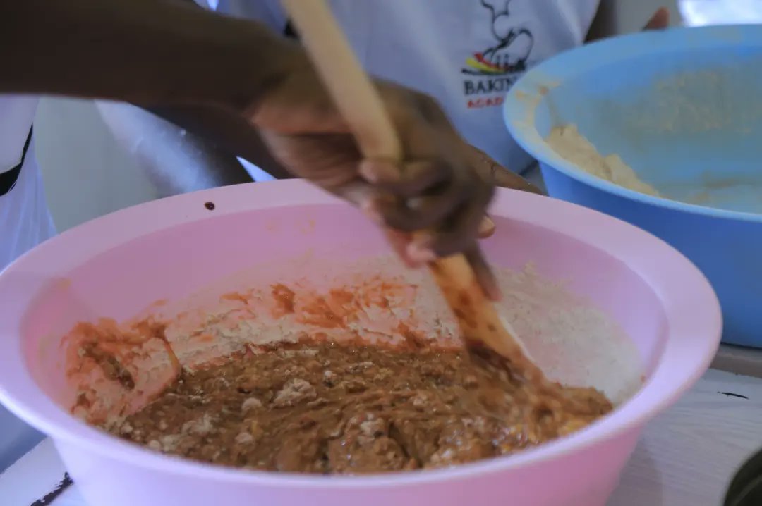 BakingAcademyUg's tweet photo. #BakeryClass 
It's #bakingtime , it's a 100% hands-on course with all the equipment found at the academy. 

Enroll for the the day, evening &amp; weekend intake. 

#cakestudio #bakewithlove #bakingfromscratch #bakeryandbasiccakedecirationclass #bakingacademy https://t.co/nWh9KRcbyU