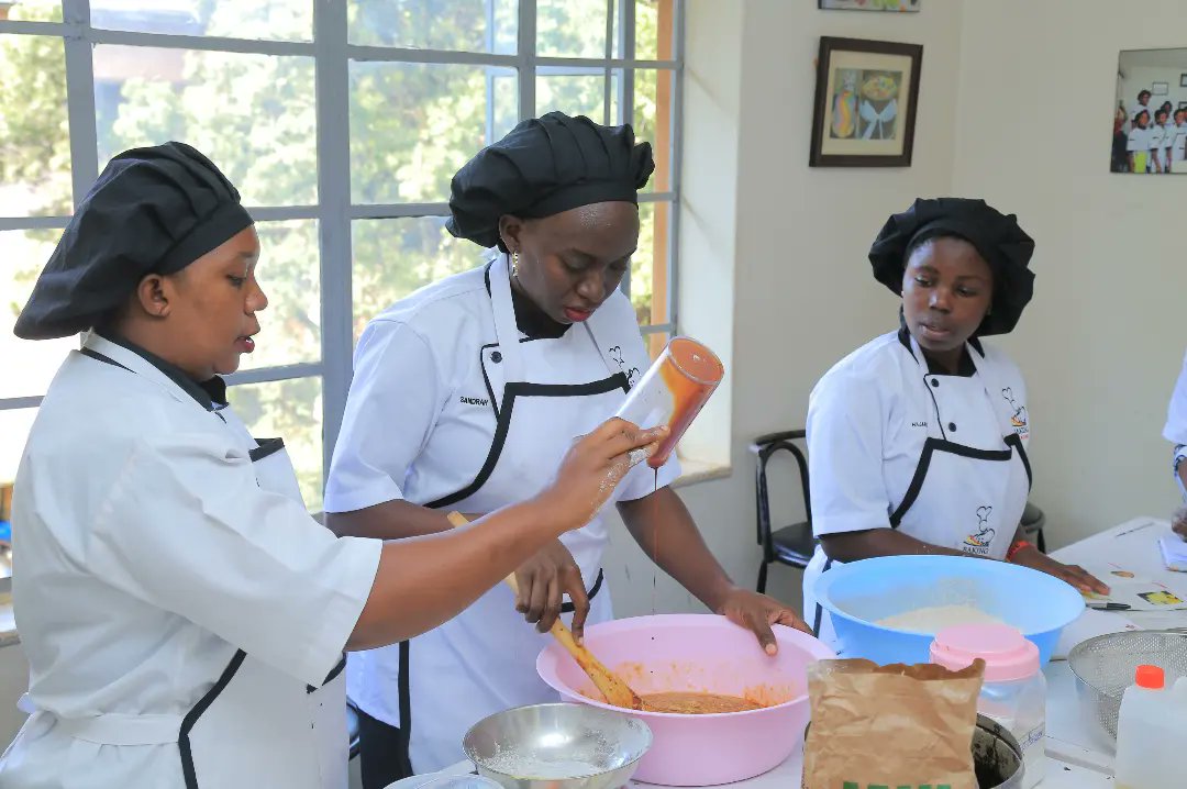 BakingAcademyUg's tweet photo. #BakeryClass 
It's #bakingtime , it's a 100% hands-on course with all the equipment found at the academy. 

Enroll for the the day, evening &amp; weekend intake. 

#cakestudio #bakewithlove #bakingfromscratch #bakeryandbasiccakedecirationclass #bakingacademy https://t.co/nWh9KRcbyU