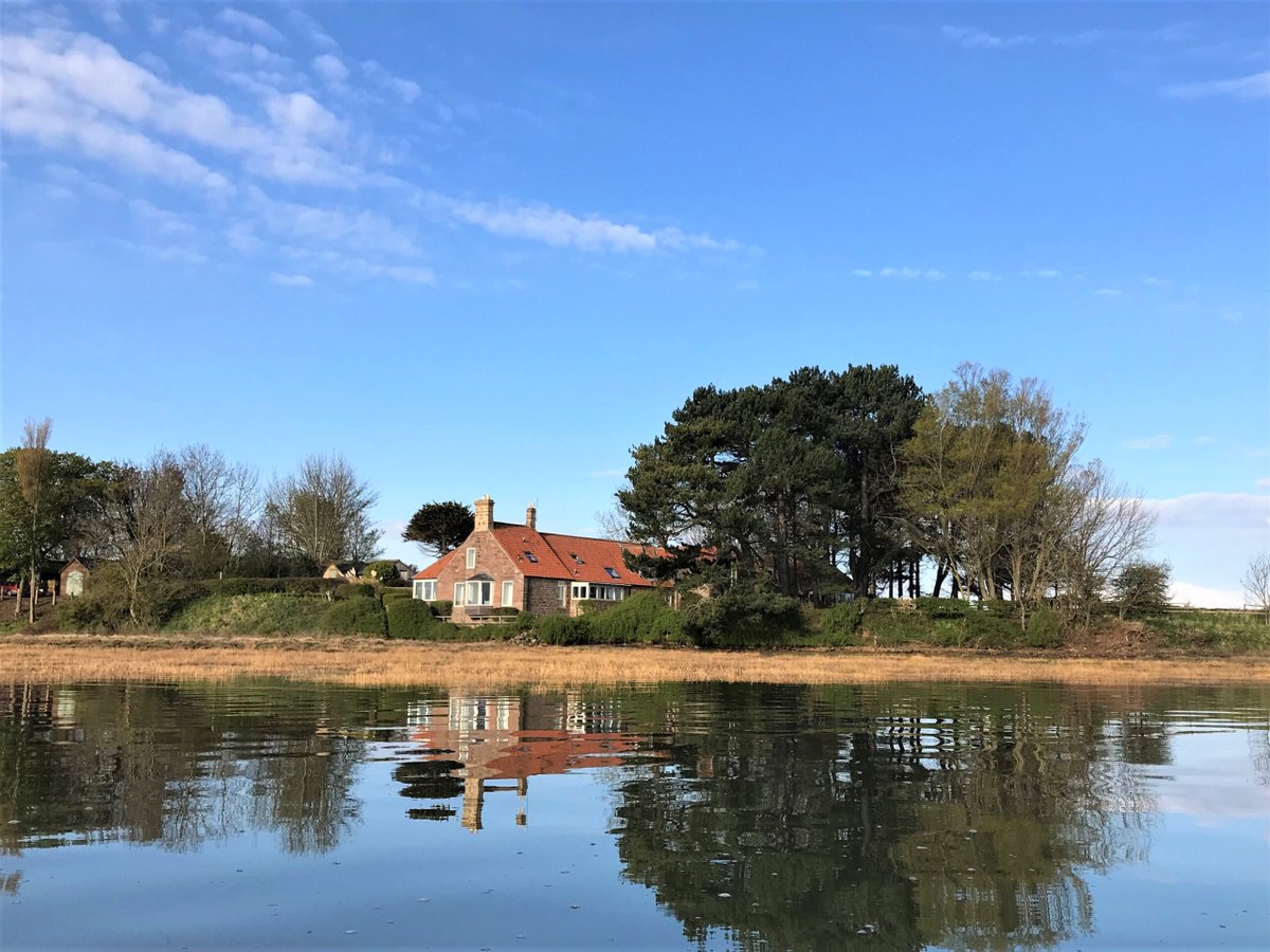 TheHolidayCots's tweet photo. Overlooking Lindisfarne Bay and with panoramic views of Holy Island, The Mill House self-catering has one week available starting the 15th of October.
🛌Sleeps 1-8
https://t.co/RHwrfnyJGM
#Fenham #BerwickuponTweed #Northumberland #HolyIsland #SelfCatering #OctoberDates https://t.co/ceFWU3RMuC
