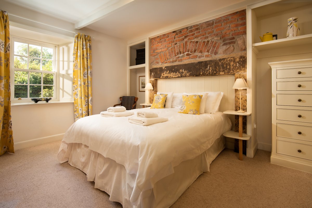 TheHolidayCots's tweet photo. Overlooking Lindisfarne Bay and with panoramic views of Holy Island, The Mill House self-catering has one week available starting the 15th of October.
🛌Sleeps 1-8
https://t.co/RHwrfnyJGM
#Fenham #BerwickuponTweed #Northumberland #HolyIsland #SelfCatering #OctoberDates https://t.co/ceFWU3RMuC