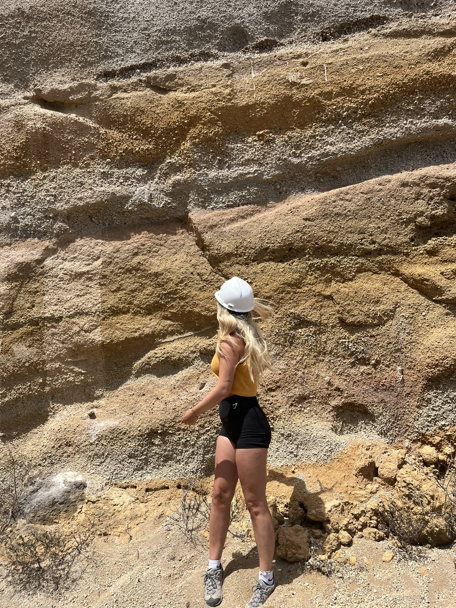 Deciphering new pumice falls within the existing geological log of southern #Tenerife with <a href="/Earth_Sci_Richy/">Richard James Brown</a> and <a href="/GeoTenerife/">GeoTenerife</a>. 

So far we’ve named part of this sequence the upper and lower junk. However, more interesting name suggestions are very welcome 🌋