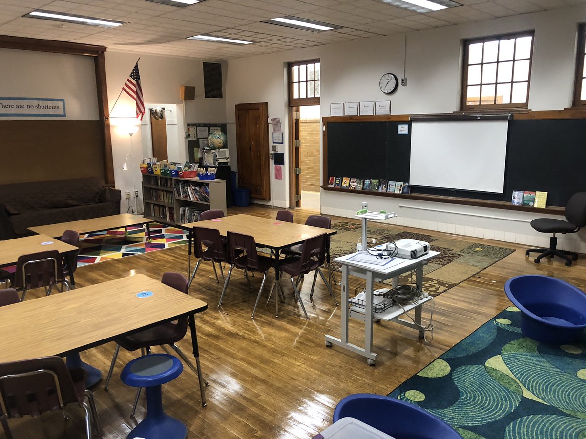 RHSDragon5B's tweet photo. It’s the first day of school!! The room is ready, so is the teacher. Now we just need some kids!! Luckily they come in about 5 minutes. Can’t wait!! #firstdayofschool #RHSdragons https://t.co/OpTVQ5aWpK