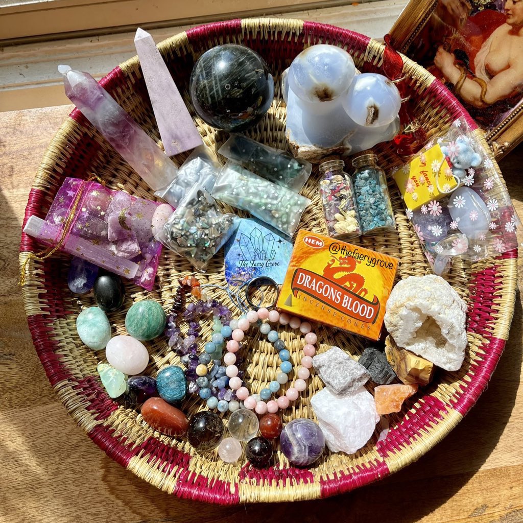 Good Morning Beautiful People 💕 
Going to the post office today, all orders placed within the next few hours will be apart of this weeks shipment ✨