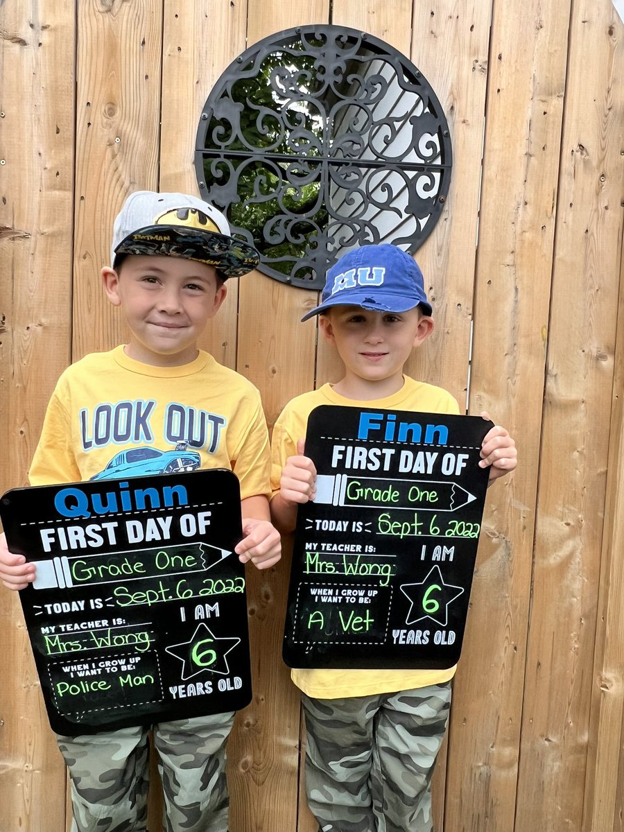 valeen09's tweet photo. Hope my guys have an amazing 1st day of grade 1! #firstdayHWDSB https://t.co/dS5ddIOxBr