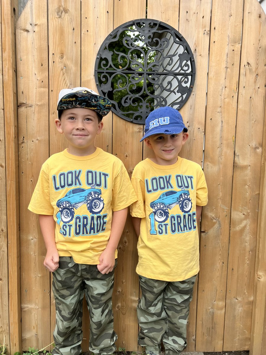 valeen09's tweet photo. Hope my guys have an amazing 1st day of grade 1! #firstdayHWDSB https://t.co/dS5ddIOxBr