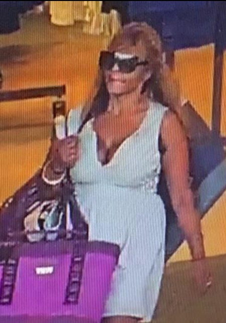 GreecePoliceNY's tweet photo. 🚨WANTED for Larceny🚨: On 9/1/22, these suspects stole items from a retail location in town. Any info? Help us identify them! Call the GPD tip line @ 585-581-4016.  Tips can also be sent via email to GPDTips@GreeceNY.gov. Ref tip: 53958
@ROCHNYCRIMEINFO https://t.co/vAKtcwOYmB
