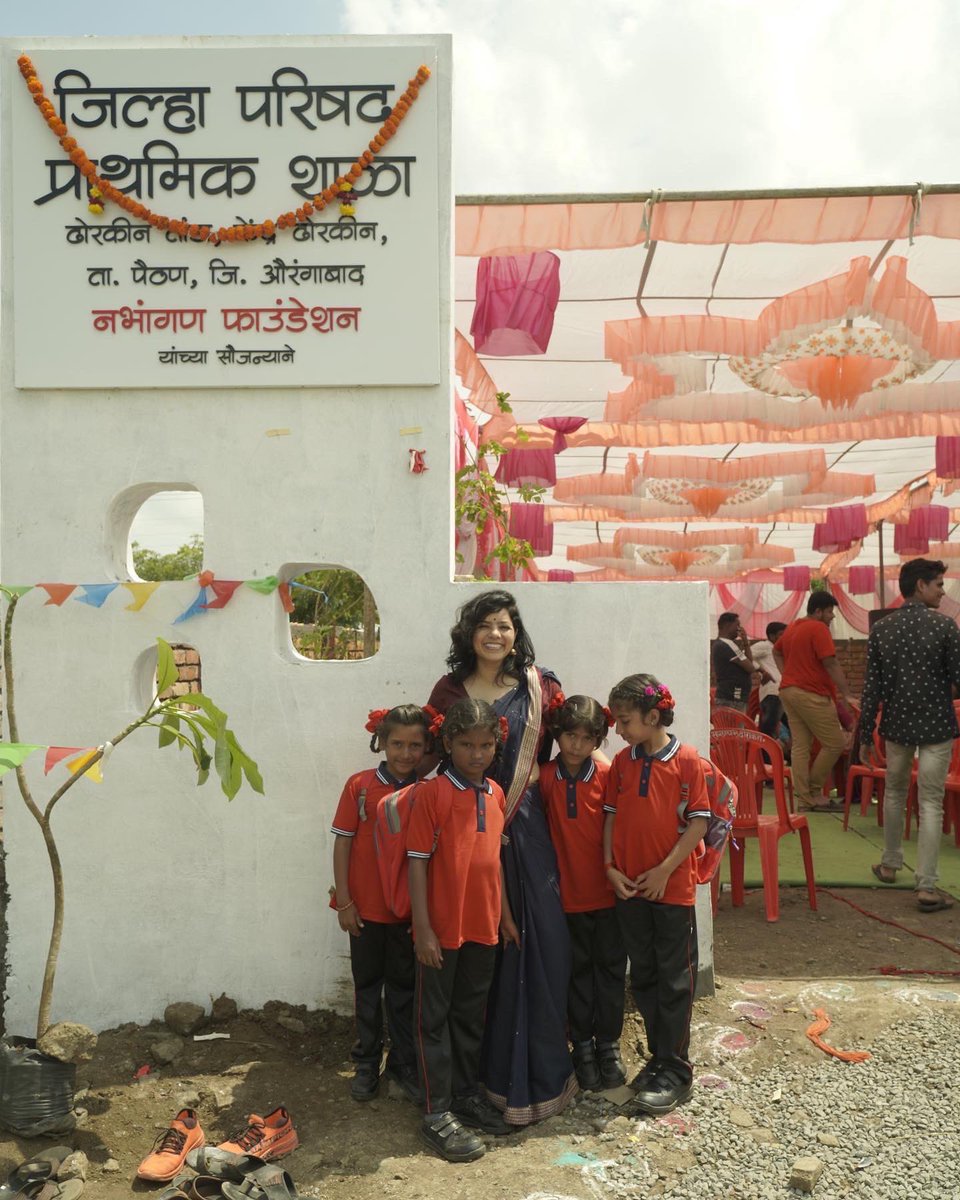 kankarrajput7's tweet photo. औरंगाबादच्या ढोरकीन तांडा येथे अभिनेत्री @rajshriartist ने ऊस कामगारांच्या मुलांसाठी झेडपीच्या शाळेसाठी नवीन ईमारत उभी केली आहे. असेच समाजातील लोकांनी पुढे होऊन zp शाळेला हातभार लावावा नक्कीच वर्तमान आणि भविष्य उज्ज्वल असेल...सुंदर उपक्रम👍
#ZPSchool https://t.co/tN9Bt1adpJ