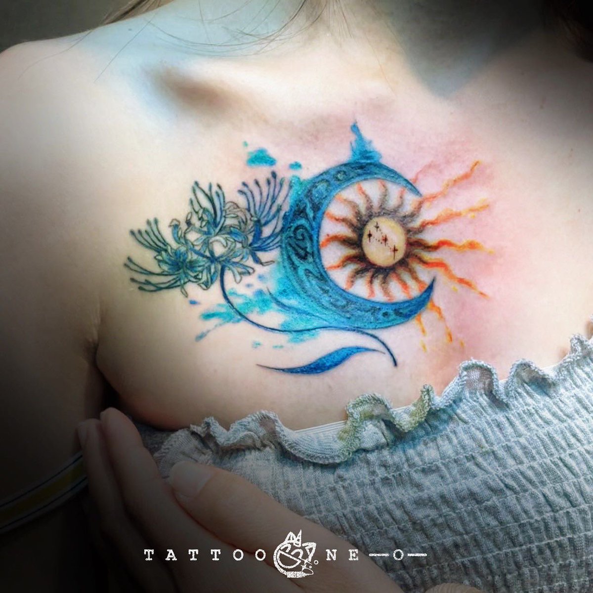 tattoone_o's tweet photo. 《彼岸花》
感謝客人信任
月亮加上彼岸花蓋圖👌🏻
#刺青 #刺青圖 #刺青女孩 #刺青蓋圖 #彼岸花 #藍月 #藍彼岸花 #蓋圖刺青 #蓋圖紋身 #tattoo #tattooideas #tattooart #flower #deathflower #blue #moon https://t.co/jJLkXc3Zif