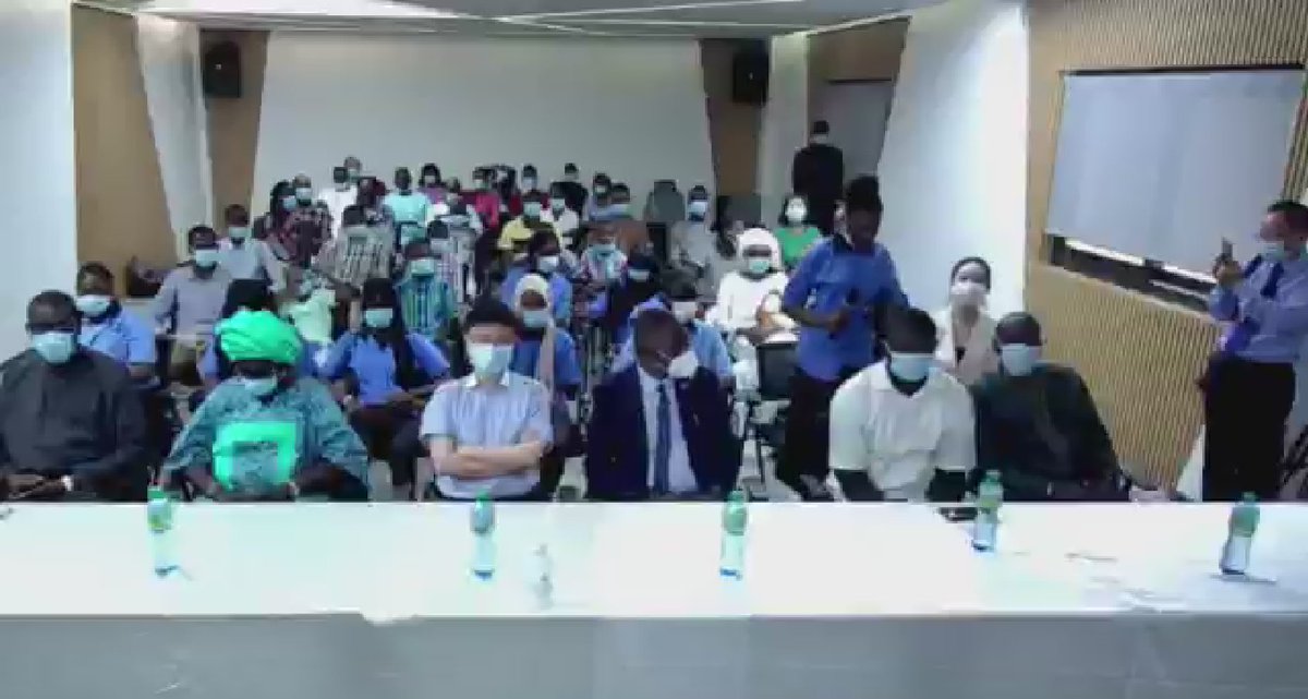 ChinatoAU's tweet photo. Senegalese and South African youth: How to become an astronaut?
Chinese Taikonauts: A healthy body and mind are the basic conditions to be an astronaut.The biggest difficulty is the challenge posed by the mission on our general abilities. https://t.co/AMiWGsnH4p