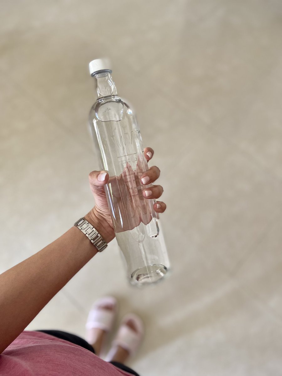 bodyFIT_Deepa's tweet photo. Did you know that water has zero calories? Drink water! Stay hydrated. 

#Hunger #Thirst #Water #Nature #Calories #HydrateWell #NourishBetter #HydrateToNourish #Glow #Shine https://t.co/7GjIqPfR3H