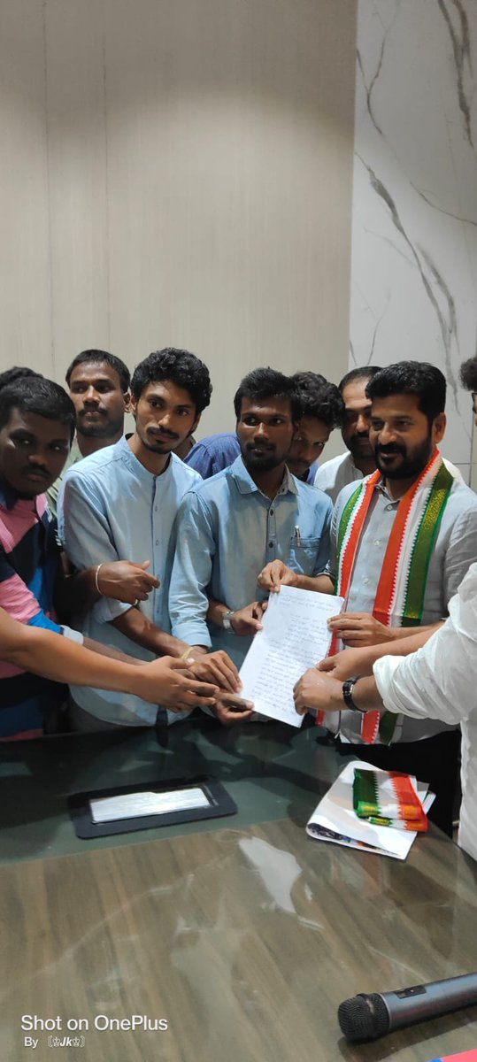RathodSandeeps2's tweet photo. @RBrao_MLA_TRS 
@KTRTRS 
@TelanganaCMO 
@Collector_ADB 
@revanth_anumula 
@bandisanjay_bjp 
@JoguRamannaTRS 
@tslprb 
#justice4PoliceAspirants 
SC/ST/BC ..మా రిజర్వేషన్లు మాకు ఇవ్వండి లేని పక్షంలో మా ఉద్యమం మరో తెలంగాణ ఉద్యమం గా మారుతుంది అలా మారకముందే మా రిజర్వేషన్ మాకు ఇవ్వండి https://t.co/Gr85QOkY5v