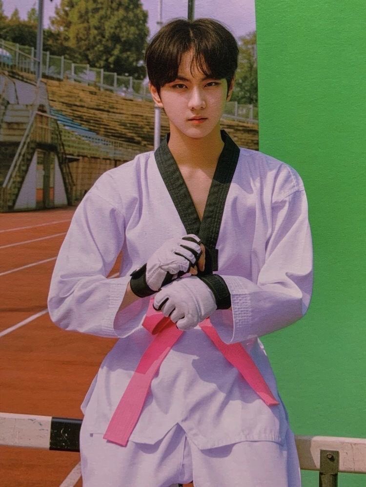 jungshipar's tweet photo. “gihigugma” #twinz au where in iscalade (psh) the crazy rich billionare who wants to live a normal life without too much money on his pocket and maggy (yjw) who is a taekwondo athlete that wants to be rich to escape poverty. https://t.co/7MxiqeZq7M